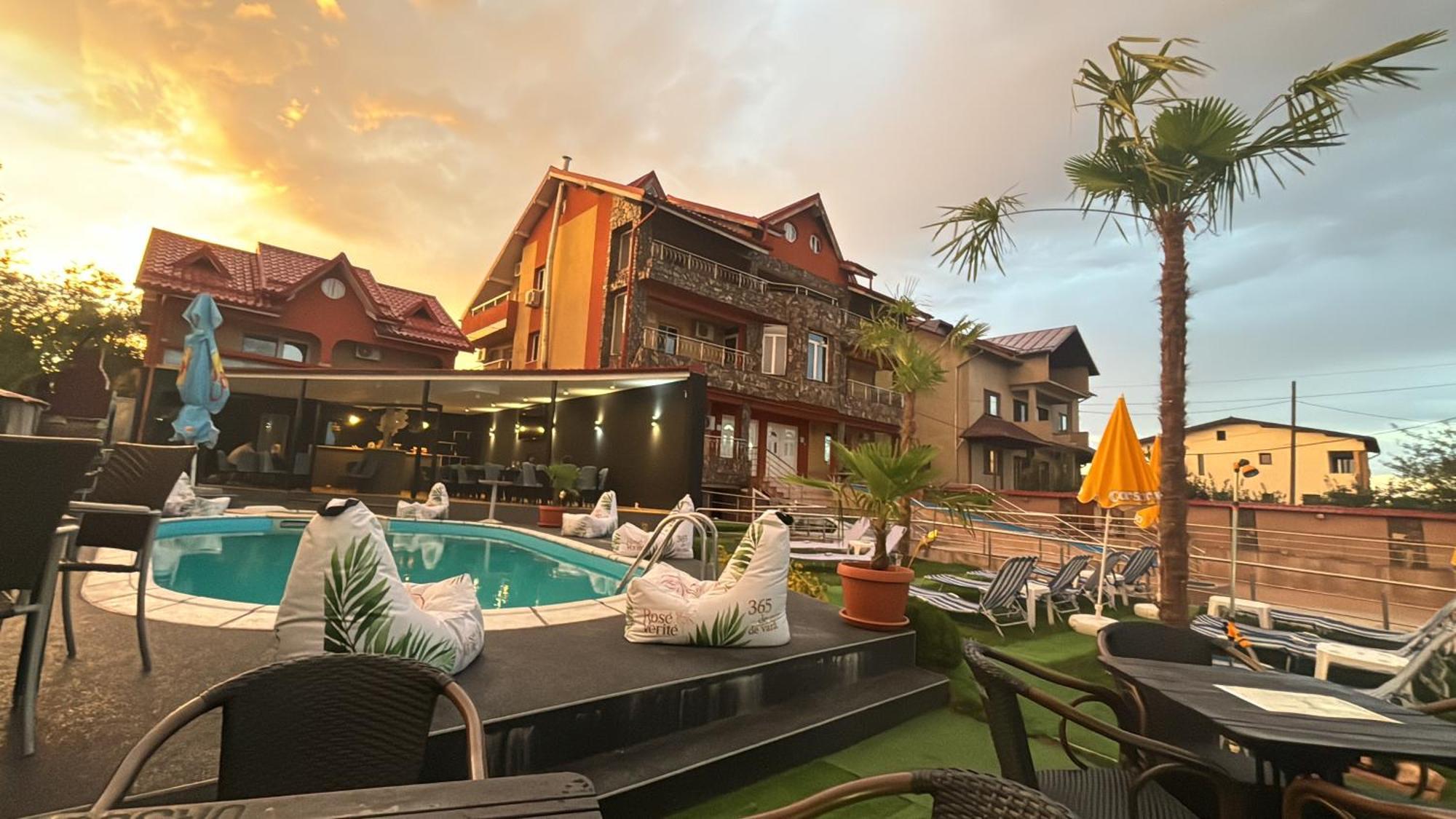 Hypnotic Villa Pitesti Exterior photo
